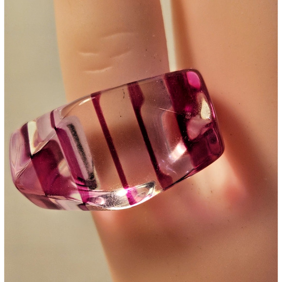 Vintage 1960's Pink Striped Lucite Ring Sz 7 Statement Fashion - Picture 1 of 11